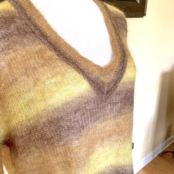 ASTR the Label Yellow Ombré V-neck Sweater Women’s Small - Picture 5 of 9